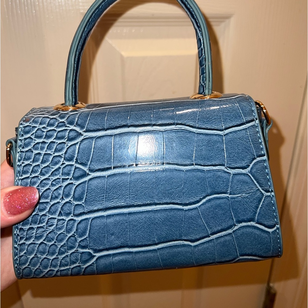 Forever 21 mini blue purse💘